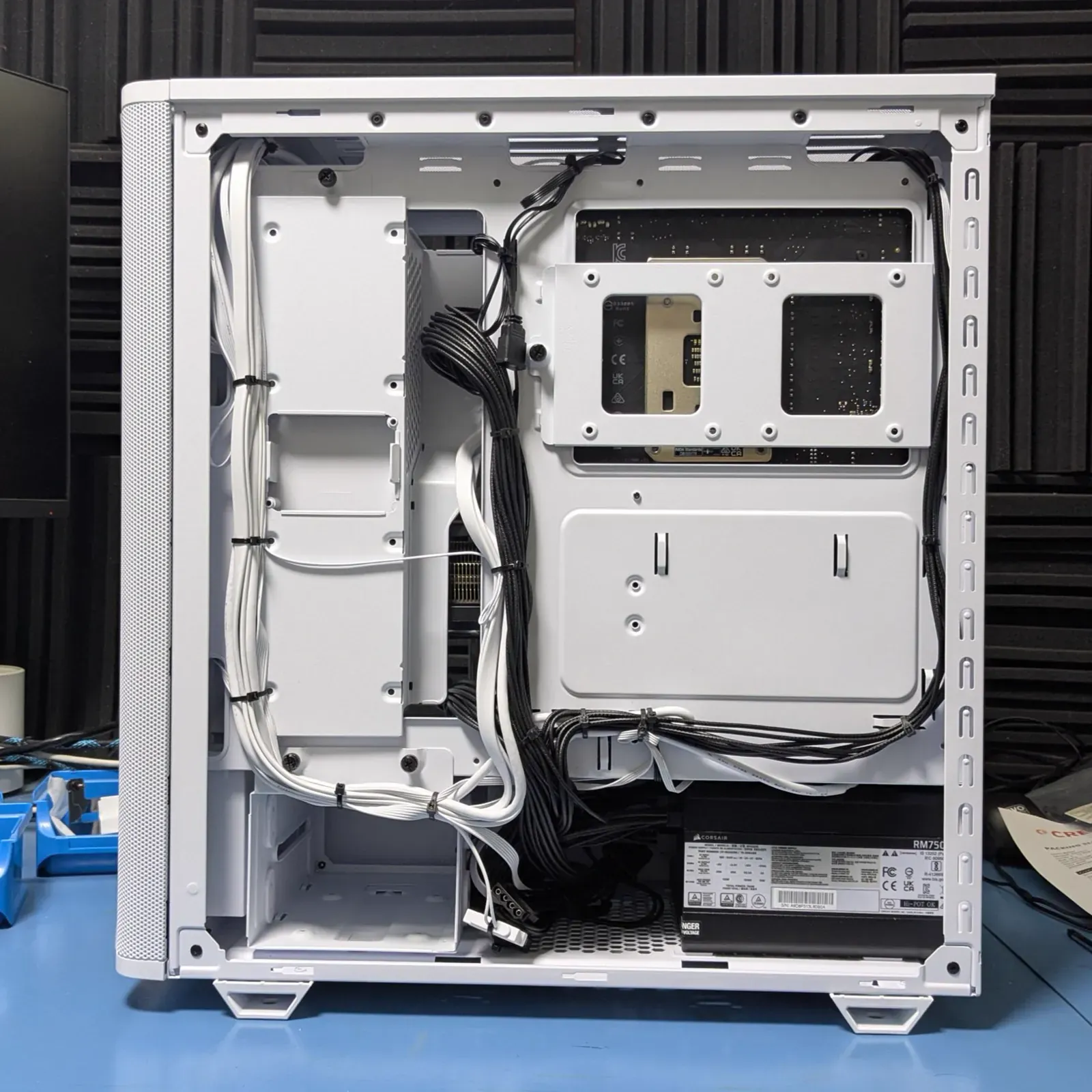 All-White Ryzen 9 9900X3D & RTX 5070 Ti Gaming PC | Build of the